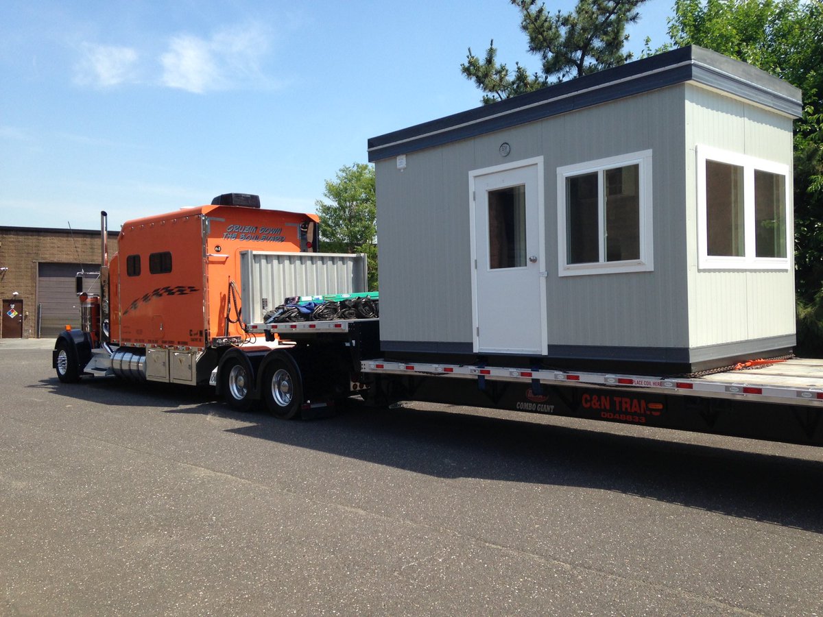 guardhouses1's tweet photo. #guardbooth on my way to Chicago https://t.co/aoG2Fgya4Y