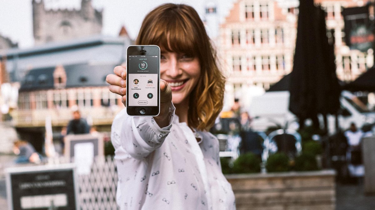 Bright's tweet photo. De Belgische #taxi-app voor luxepaardjes, Pick Me Up, is nu in Amsterdam gestart https://t.co/QOfb11cqps https://t.co/9lqutwu7AX