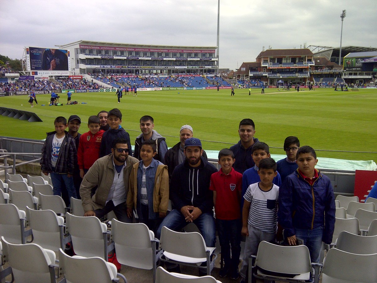 dmn_pe's tweet photo. @Chance2Shine Celebrating #NationalCricketWeek ! Dads&lads @ #Headingely 19.6.16 & 4th in Bradford U11 final today! https://t.co/cdBVDUO6K2