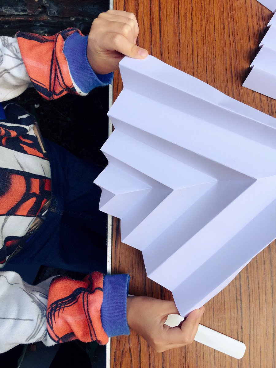 commoc_collect's tweet photo. Drop by the free paper folding workshop Tues 21June 6-8pm @GovanhillBaths #murmuration #community #making 4 all ages https://t.co/TjmsTRLsJb