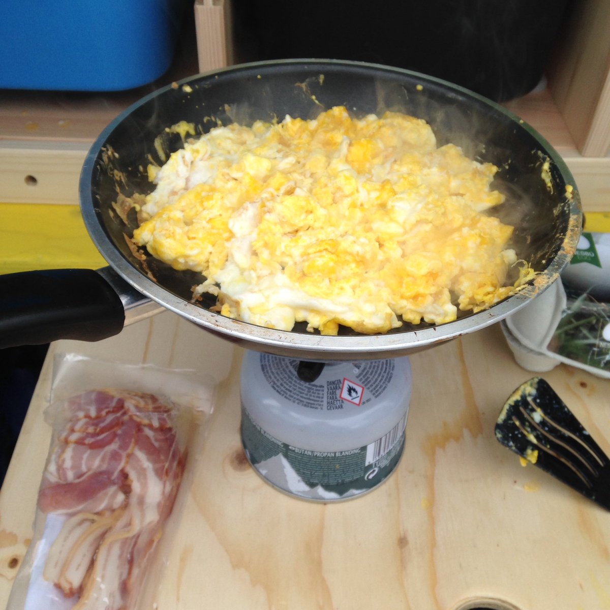 MOfeldt's tweet photo. Meals on the move.. #camping #Iceland #gfpproject https://t.co/16JVaF8zEB