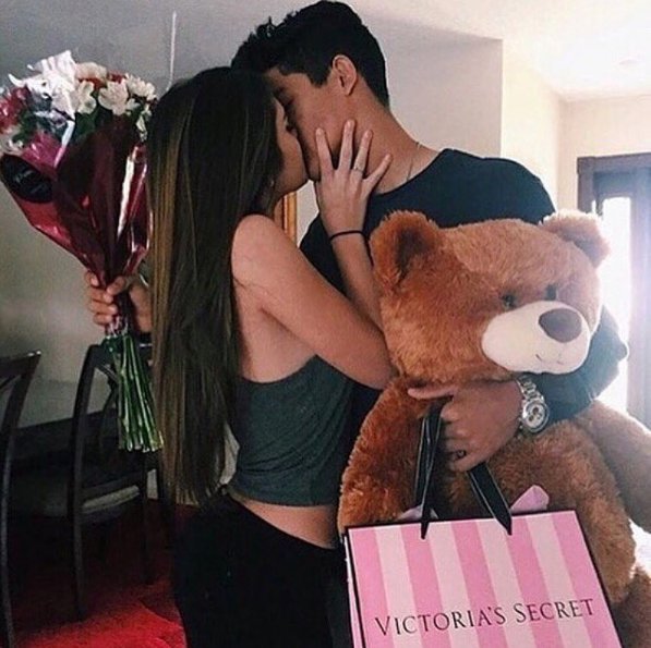Brendavolkov's tweet photo. 9 meses con este bostero sucio 😍😍 Perdidamente enamorada de vos mi amor, te amo 💘 https://t.co/SD7xDuYEiv
