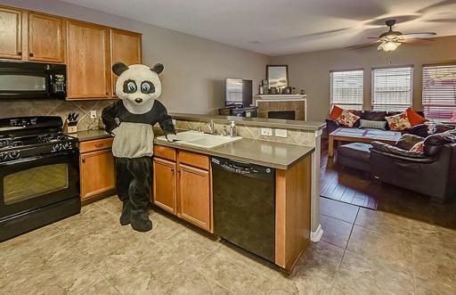 Make Selling Your Home Easier! A very Fun Interesting News Article!
ca.finance.yahoo.com/news/woman-wea…