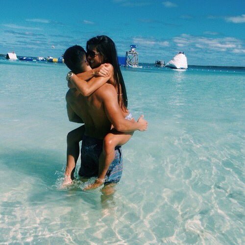 chicaonemillion's tweet photo. Summer + relationship👉🏼💯❤️💘😍🙈👯💏💑 GOALS https://t.co/gsErkYj8LM