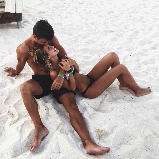 chicaonemillion's tweet photo. Summer + relationship👉🏼💯❤️💘😍🙈👯💏💑 GOALS https://t.co/gsErkYj8LM