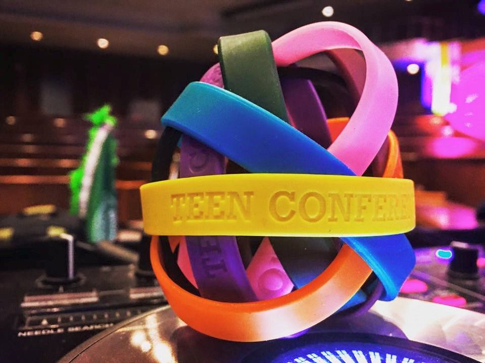 OKSAYesICan's tweet photo. S/O @Emceeone for the pic! #TeenCon2016 #rockyourvoice #shapetomorrowbyspeakingtoday #OKSA #fostercare #advocacy https://t.co/2hYl5imsd8