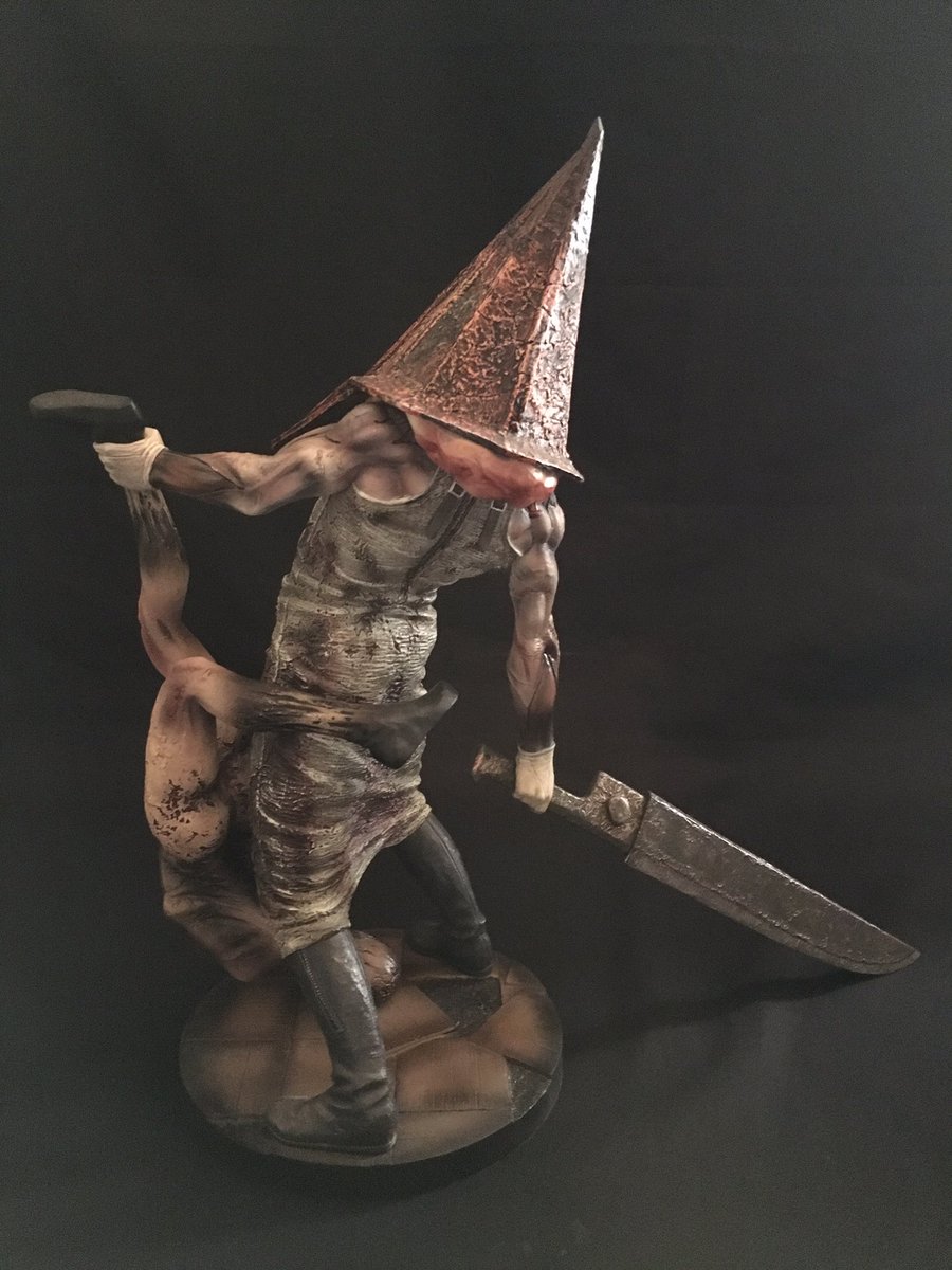 Armless Geccoから発売されたサイレントヒル2のレッドピラミッドシングです 原型は赤尾慎也さん ペイントマスターは矢竹剛教さんとなっています 左手にライイングフィギュアを持っている初期のバージョンです