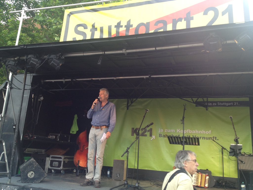 bahajos's tweet photo. Werner #Sauerborn auf der 326. Montagsdemo gg #S21: Am 15./16.7 Präsentation Umstiegsideen und Samstagsdemo! https://t.co/7oHXLH0Eur