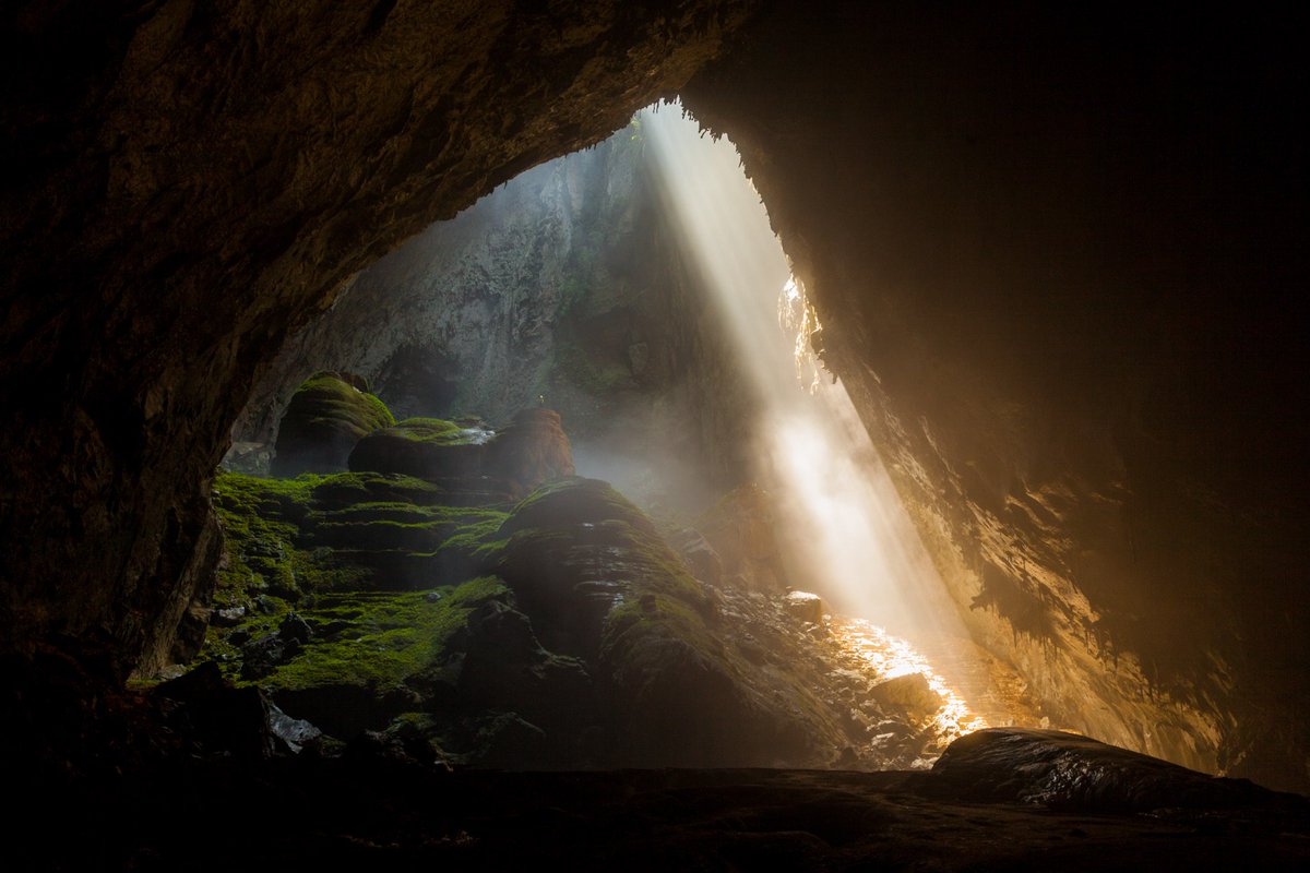 NOMADasaurus's tweet photo. Such an incredible #experience. World's biggest #cave. https://t.co/bRRNfmGNpf via #travel @NOMADasaurus https://t.co/HbpziMeRRH
