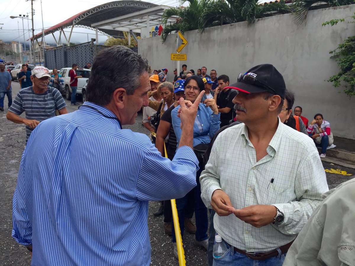 ENZOSCARANO's tweet photo. Carabobeño puedes validar tu firma en los puntos de Carlos Árvelo, Bejuma, Montalbán, Miranda, Morón o Valencia. https://t.co/vy1PUAIowD