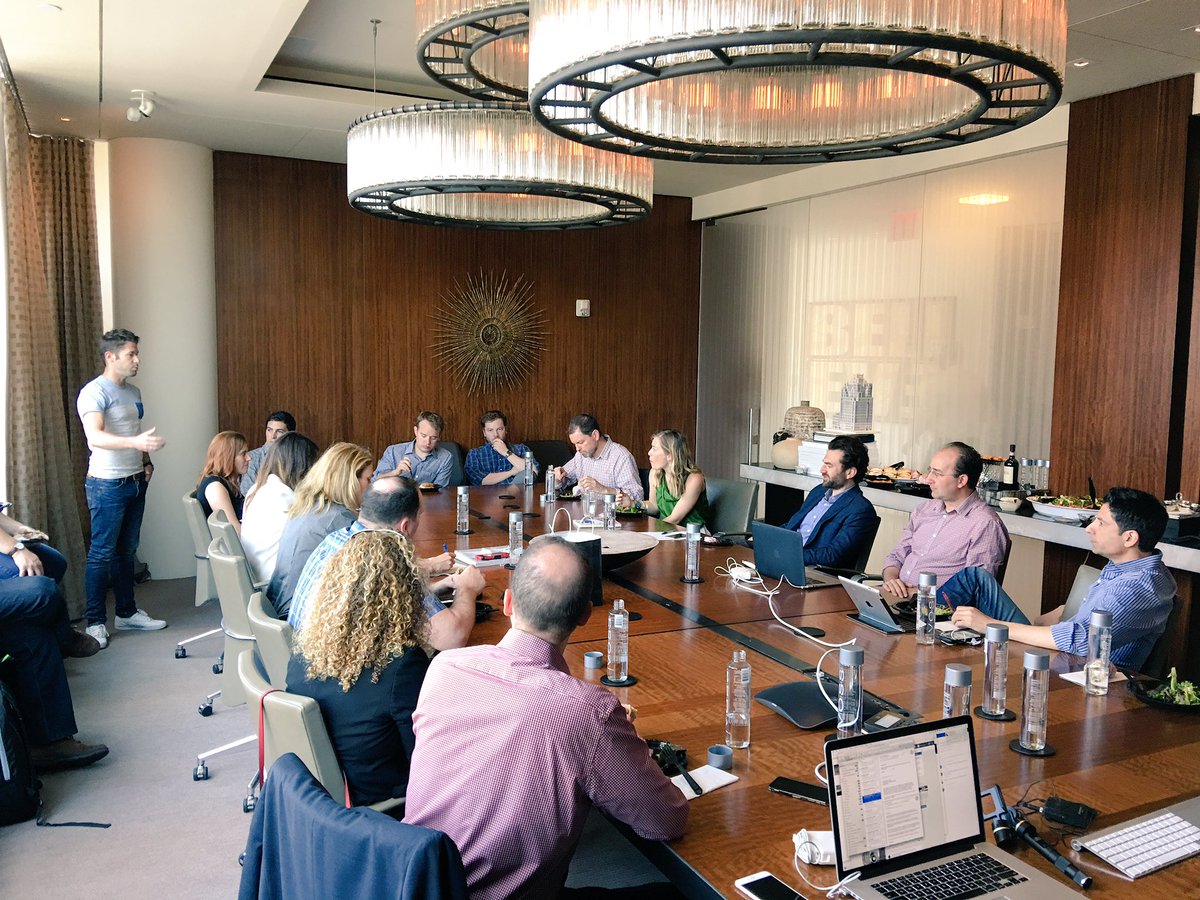 TES_canada's tweet image. Entrepreneurs arriving. Networking and learning beginning. #TheEntrepreneurshipSociety