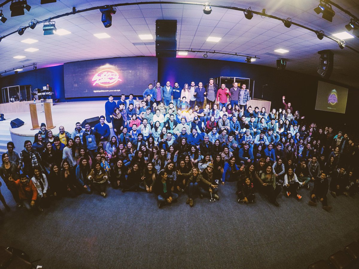 lightingcities's tweet image. Pastores y líderes de varias ciudades se dieron cita en Santiago de Chile para el entrenamiento de #LightingCities