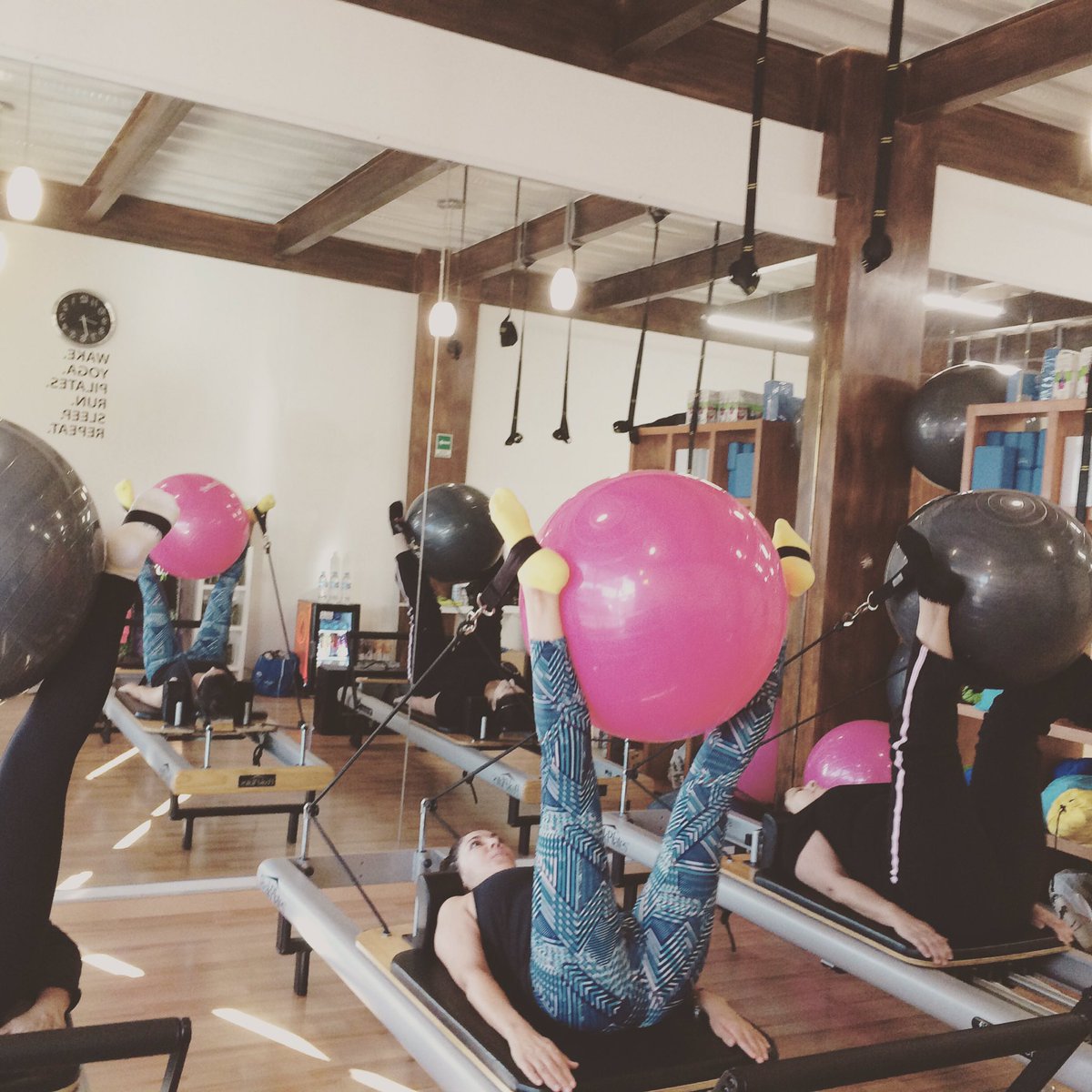 Smartbodymexico's tweet photo. Variación trabajo con pelota @Smartbodymexico https://t.co/OAN6RFcbwR