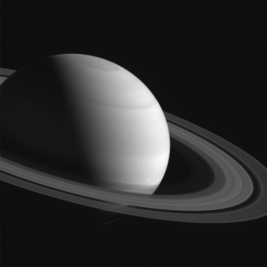 NASA's tweet photo. The shadow of Saturn’s rings creep southward across the planet in this @CassiniSaturn image: https://t.co/dCIm4ulXol https://t.co/KdevfxcD8s