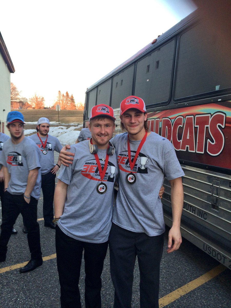 loftindavoult's tweet photo. Highkey miss my boys Daddy Tan (@swizzlestick90) and @TravisValvo #KittenDays 😼 #NattyChamps https://t.co/fnEPcP0jgD