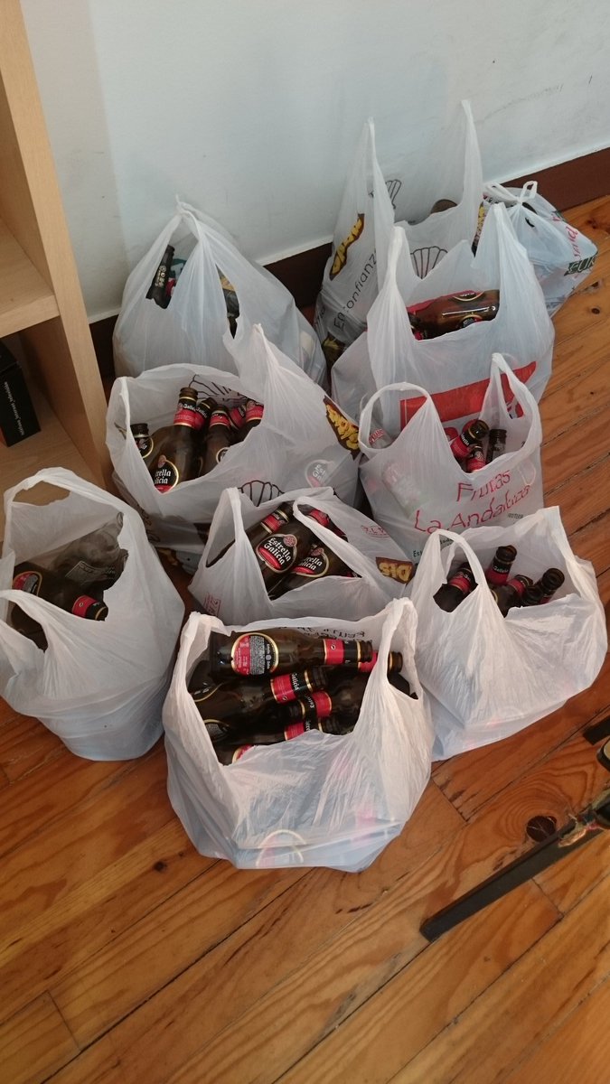 alvarolires's tweet photo. Separar para reciclar 😂 https://t.co/JNUkECCBS6