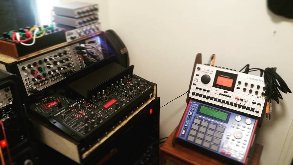 Grinchdubs's tweet photo. #LiveSetup for next few months #eurorack #modular #AccessVirusC #Elektron #machinedrum #akai #mpc1000 #jomox #Mutab… https://t.co/2yjwnosB3F