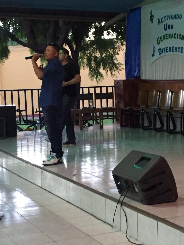leyendaddy's tweet photo. En la Iglesia Josue 1:9 Dios es Bueno https://t.co/WqRp3l93rb