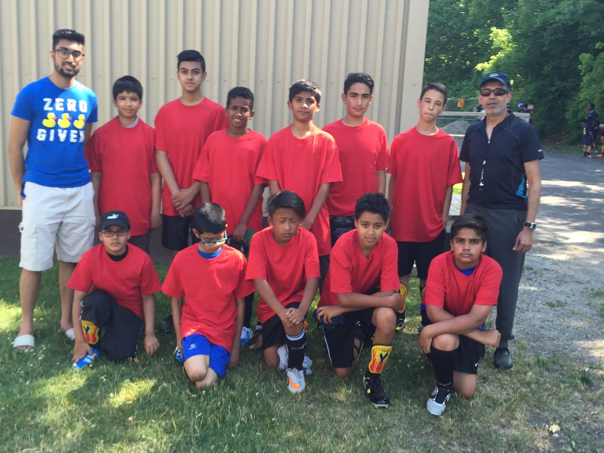 TPSDekezel's tweet image. 1st wk of games @COPSandKIDS fr. flemingdon park/thorncliffe pk  played each other w/@TPS54Div CRU officers