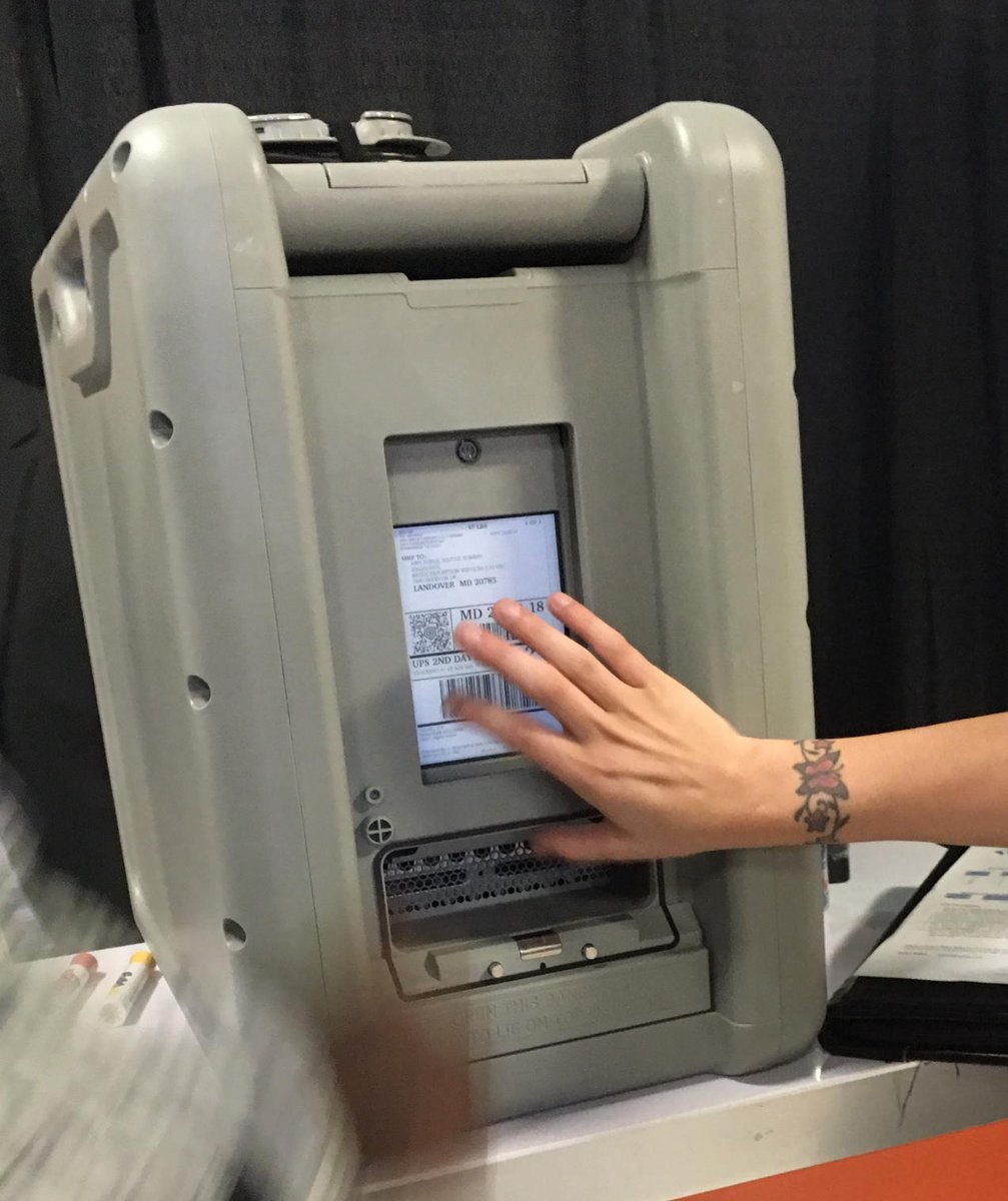 Robie1373's tweet photo. Robie wants. https://t.co/jzzV44YQbQ