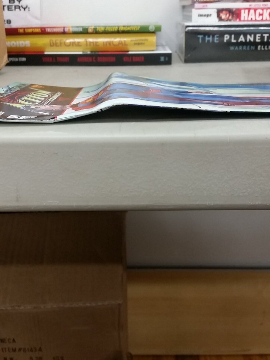 marchingjaybird's tweet photo. This is how the cool kids pack comics these days... #thanksDiamond https://t.co/iBHRG6QXZg