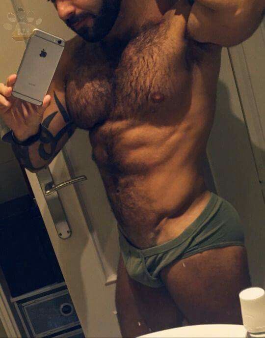 musclebeardf's tweet photo. Buen peludo lunes ๐๐๐ป a todos esos musculosos #goodday #musclemen #menmuscle #beradmen #beard @Hotafull https://t.co/Q7OXONNMvP