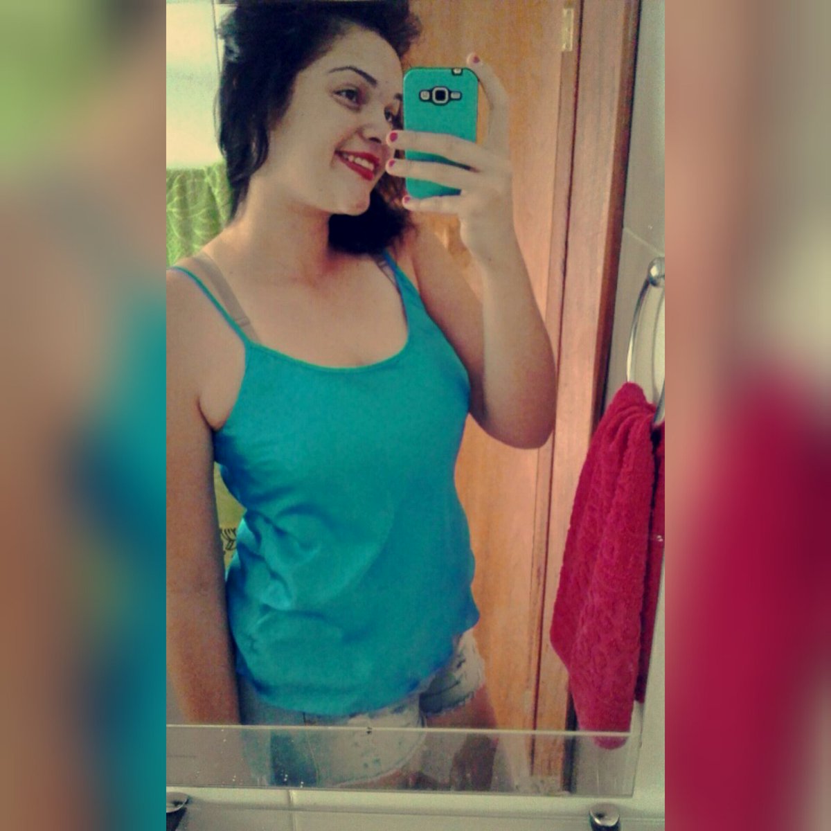 amanda66219169's tweet photo. O Sorriso mais sincero e o que te faz sorrir <3 #smile #verde <3 https://t.co/Gg3JccIr73
