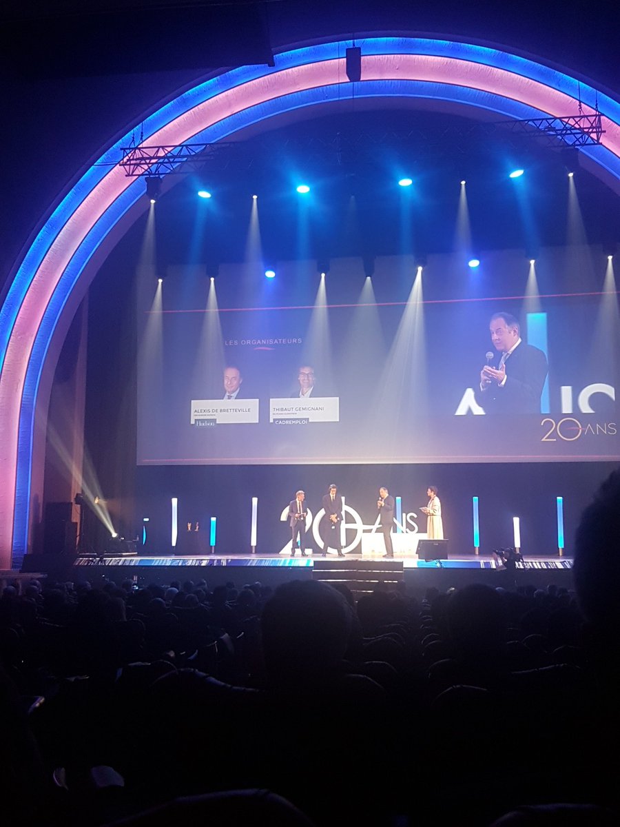 YssineMato's tweet photo. En direct de la 20ème cérémonie du DRH de l'année au #GrandRex 🤗💼 #20ansDRH #TeamRH #TeamAirbus https://t.co/GFXDcvgqVu