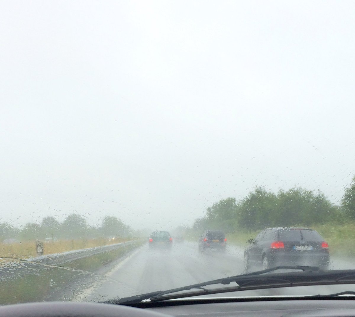 VirginiechantE's tweet photo. @OnlyInHellA 63,rain & wind😭.Wanna come here? #whereisummer 😎 #ineedsun #wannabebacktogeorgia & #nashvilleimissyou https://t.co/4XqEAWOf8K