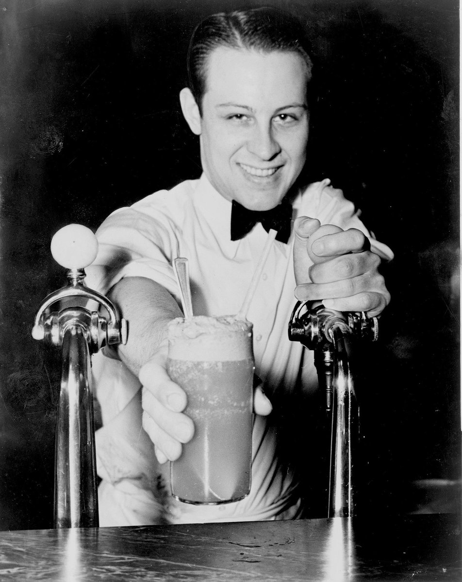 PLDairy's tweet photo. #NationalIceCreamSodaDay + #DairyMonth = one heck of a party. Find recipes here: https://t.co/K5jzsuuHiC https://t.co/1Fzghr6XWF