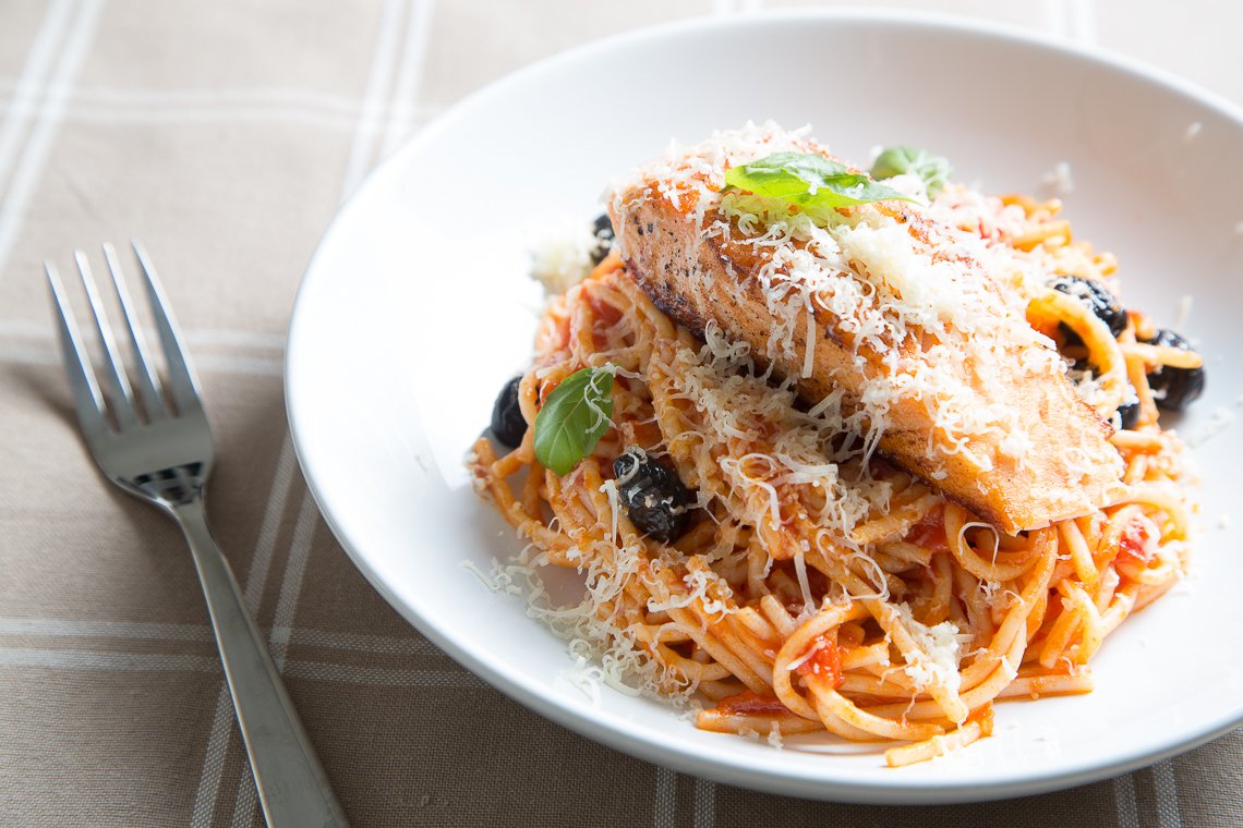 VickiPBroadbent's tweet photo. Easy &amp; tasty grilled salmon on spaghetti with black olives &amp; parmesan: https://t.co/SO80v7eqMW https://t.co/MSSPvhhkwH