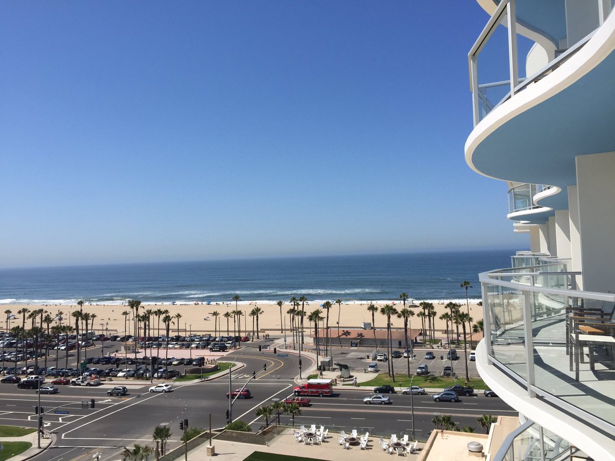 chrisblandry's tweet photo. #WeRunAs1 - landed and settled in Cali! @FleetFeetSports #GetLostIntoTheBlue @2Toms https://t.co/oaOW456H5Z