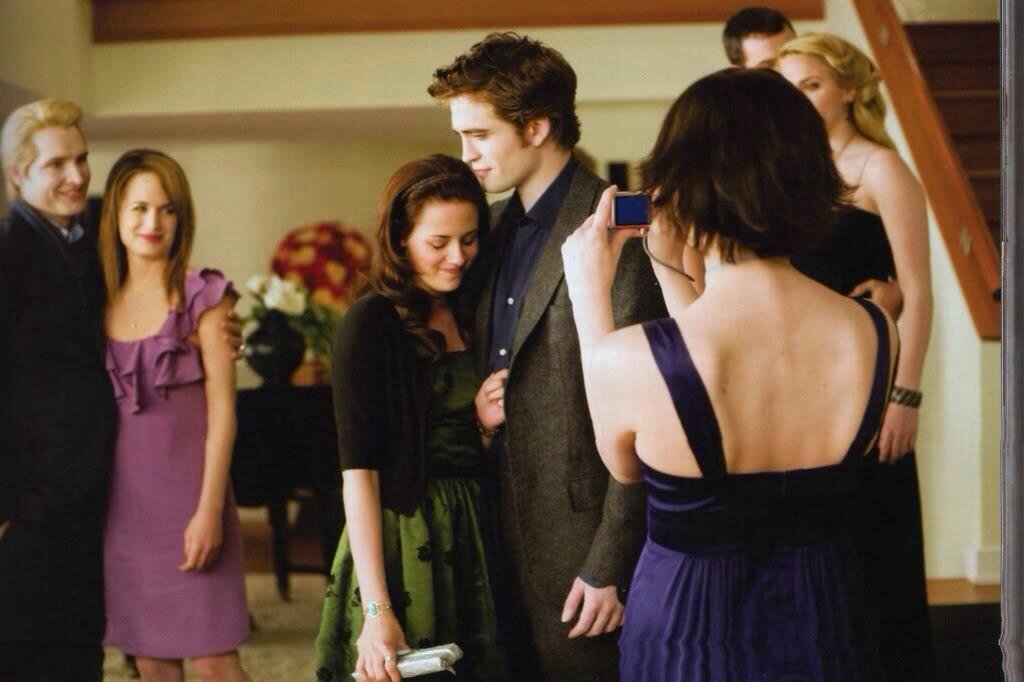 _alicestew's tweet photo. Happy birthday to the best husband, father, son, brother and vampire 💜
#HappyBirthdayEdwardCullen https://t.co/jlyVYXjVQs