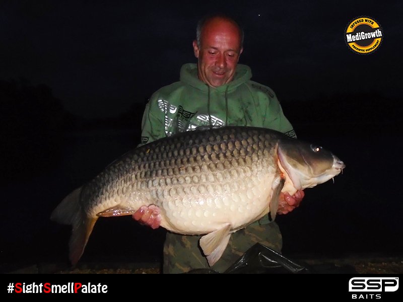sspbaits's tweet photo. SSP Consultant Steve Millen with a cracking 58.8 PB Common that couldnt resist a big bed of mixed SYSTEM-X boilies!! https://t.co/1Kg0OoPKky