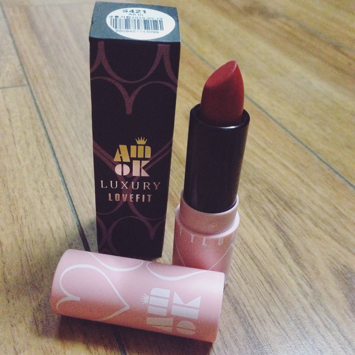 Cherrymeows's tweet photo. From my bae 😘💄💋 #amok #lipstick https://t.co/z8543urUML