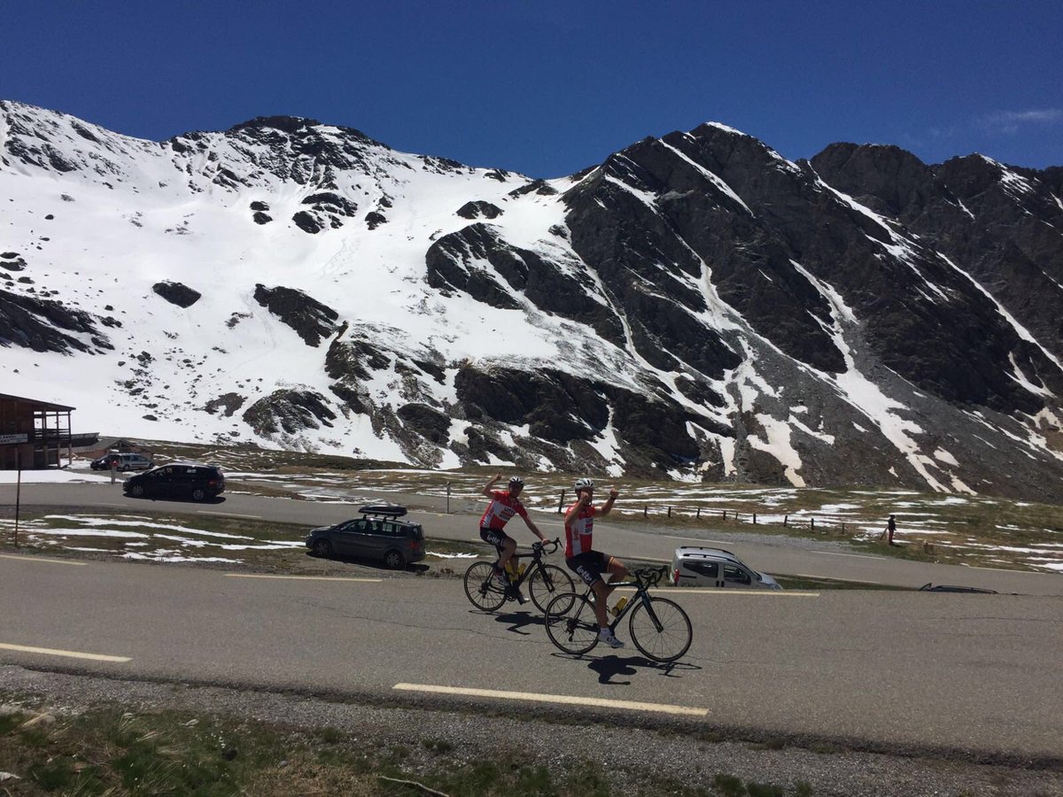 MediaBikers's tweet photo. Een van de mooiste ritten over de col d'izoard en de col d'Agnello https://t.co/yq9sxFU66W