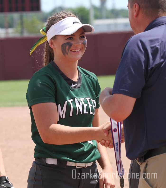 1 Awards: 'Momma B' plays many roles for state champ Mt. Vernon bit.ly/28LQpIy