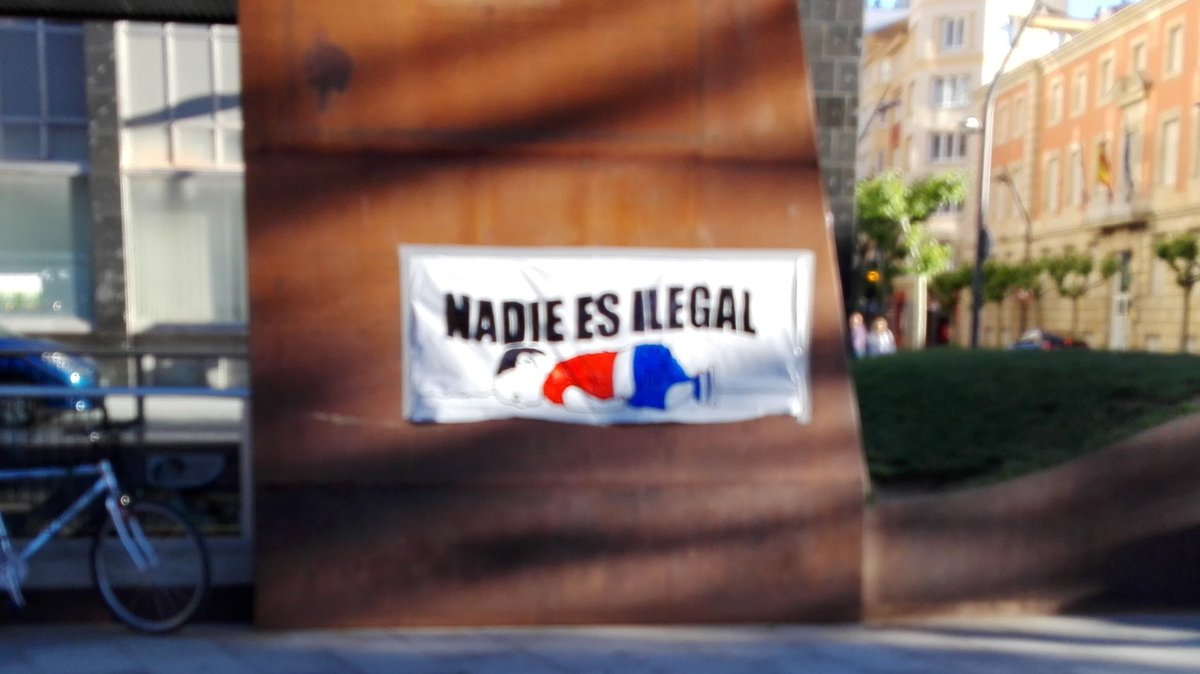IuSoria's tweet photo. NADIE ES ILEGAL, #DiaMundialdelosRefugiados https://t.co/G73ZMSxYv1