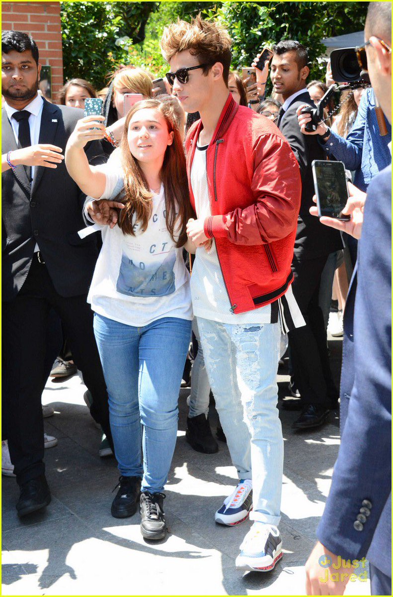 MAGCONUpdates's tweet image. More HQ photos of Cameron Dallas with fans released by Just Jared Jr. yesterday from his recent visit to Milan.