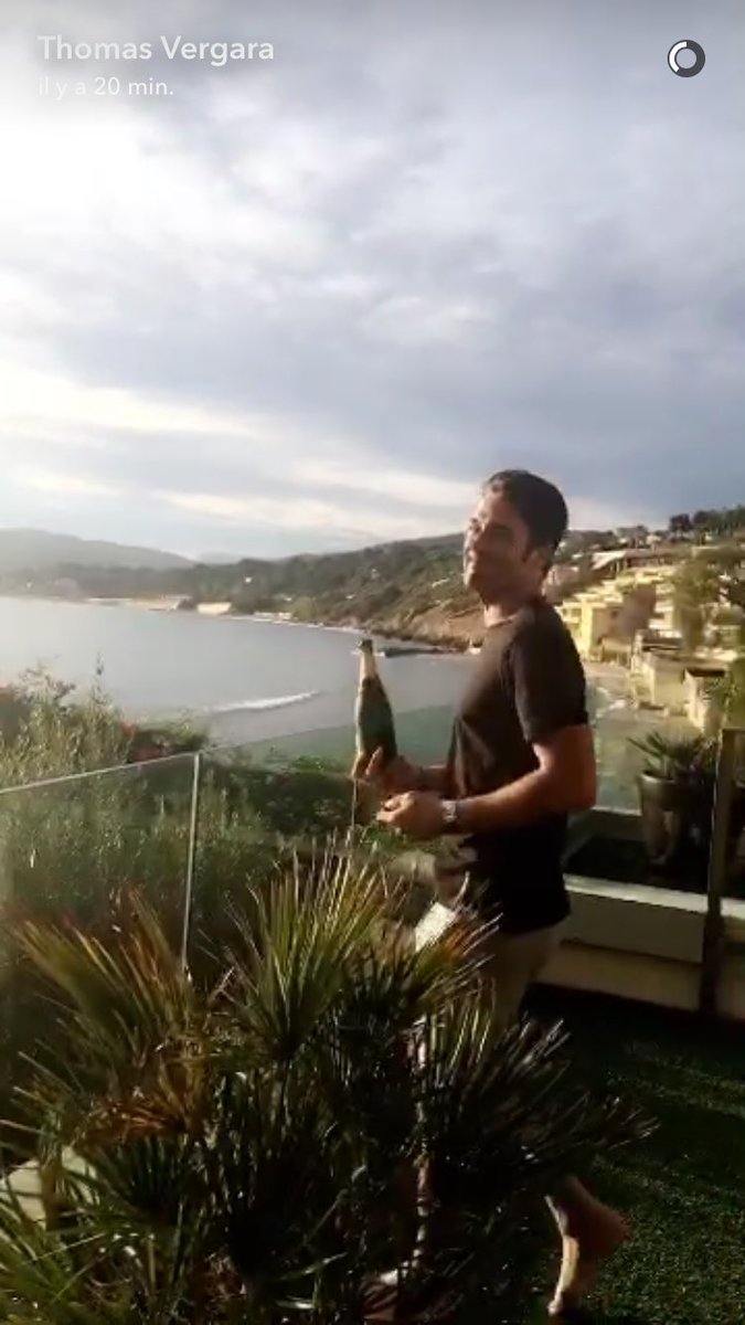 tvrealitymag's tweet photo. @Nabilla @ThomasVergara Ils se reposent entre Bandol et Sanary à l'hôtel la Farandole 👍🏻✌🏻️ https://t.co/CHhD3Yyu29
