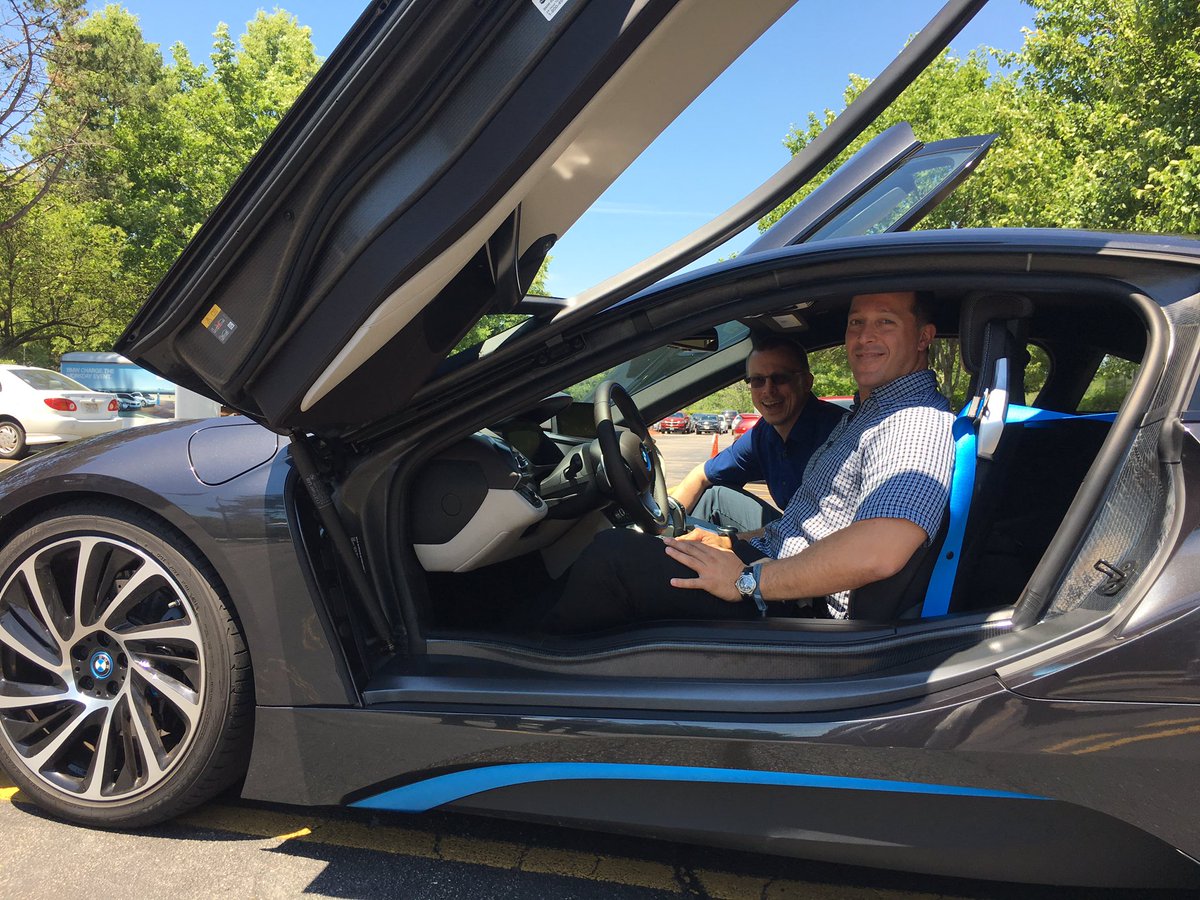 WatersCorp's tweet photo. A gorgeous day for test driving electric & PHEV cars! Thanks @BMWUSA for visiting Waters! #chargetheworkday https://t.co/JYR2Ya8aeI