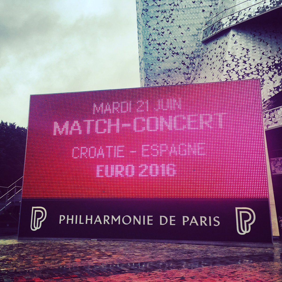 tataneoff's tweet image. À demain tout le monde ! Vous avez pris vos places ? #Tatane #philharmonie #matchconcert