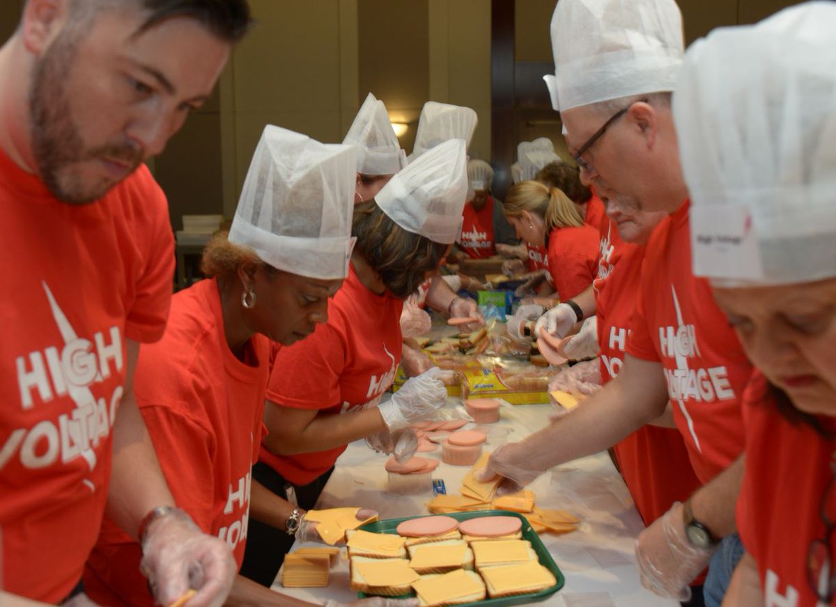 GeorgiaPower's tweet image. Citizens of Ga Power hosted the VP Lunch 4 Lunch. 16 minutes, 79 volunteers and 800 sandwiches #GaPowerfulService