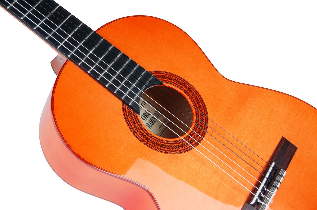 FondoFlamenco's tweet photo. Deja de tocar la guitarra un día y lo notarás tú. Deja dos díastu maestro. Deja tres y empezará a notarlo el público https://t.co/rx9AdQYUme