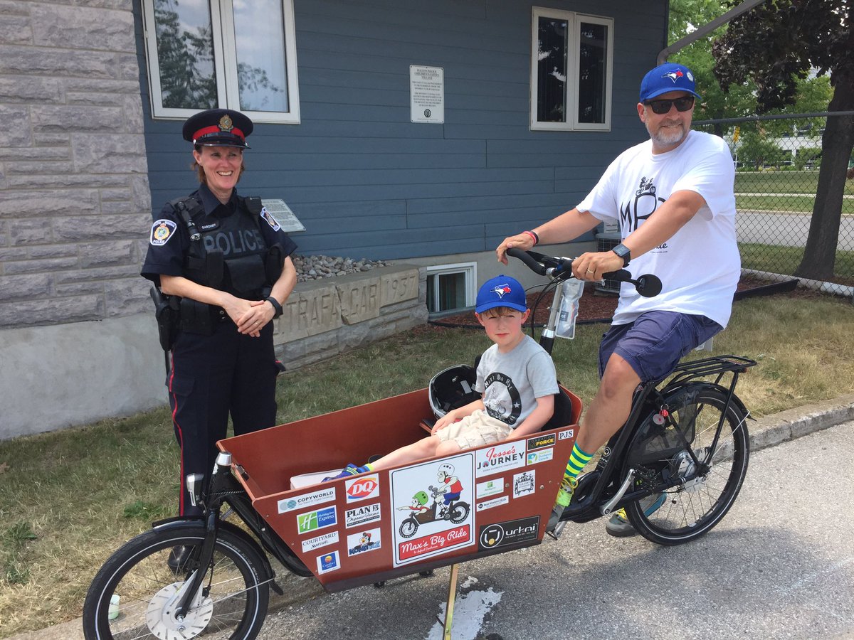 HRPS_Comm's tweet photo. Our @HRPSOak Officers were proud to support Max on #MaxsBigRide ^MRT https://t.co/ekDezMVjUz