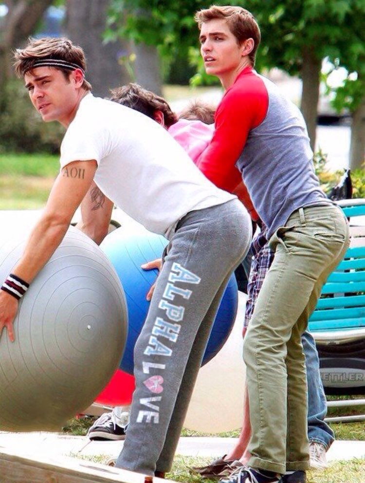 astoldbyLacey's tweet photo. Mr. Efron and Mr. Franco are feeling the alpha love and want you to rush @WSU_AOII https://t.co/jeGzJZ6cir