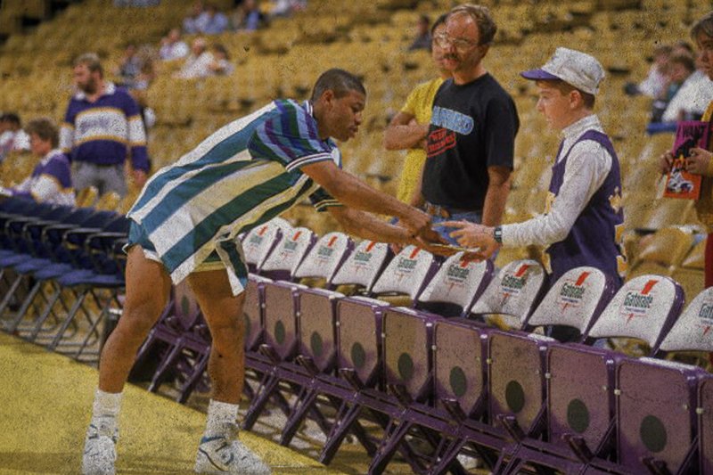mitchell_ness's tweet photo. Today in 1988 the @hornets select #MugsyBouges in the expansion draft https://t.co/kLN7V3Aiif https://t.co/cBsbc4l0a5