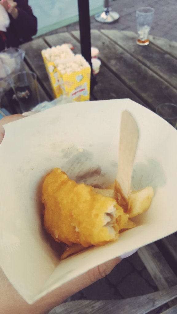 ratinhafb's tweet photo. Welcome food , while watching England @Butlins  #HB_Carnival https://t.co/6JndbHnE8q