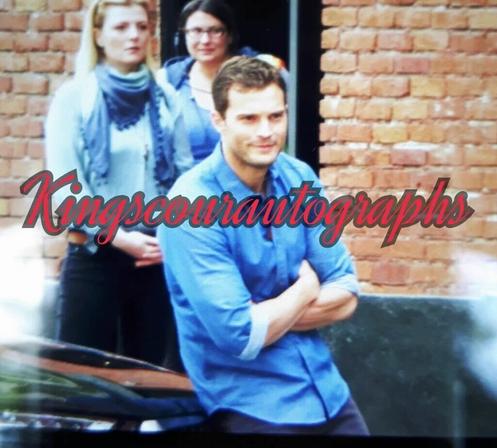 FiftyShadesCL's tweet photo. Dos nuevas fotos más de Dakota y Jamie grabando hoy ❤ Vía @yvrshoots y @kingscourtgraph https://t.co/3QbJncPxy8