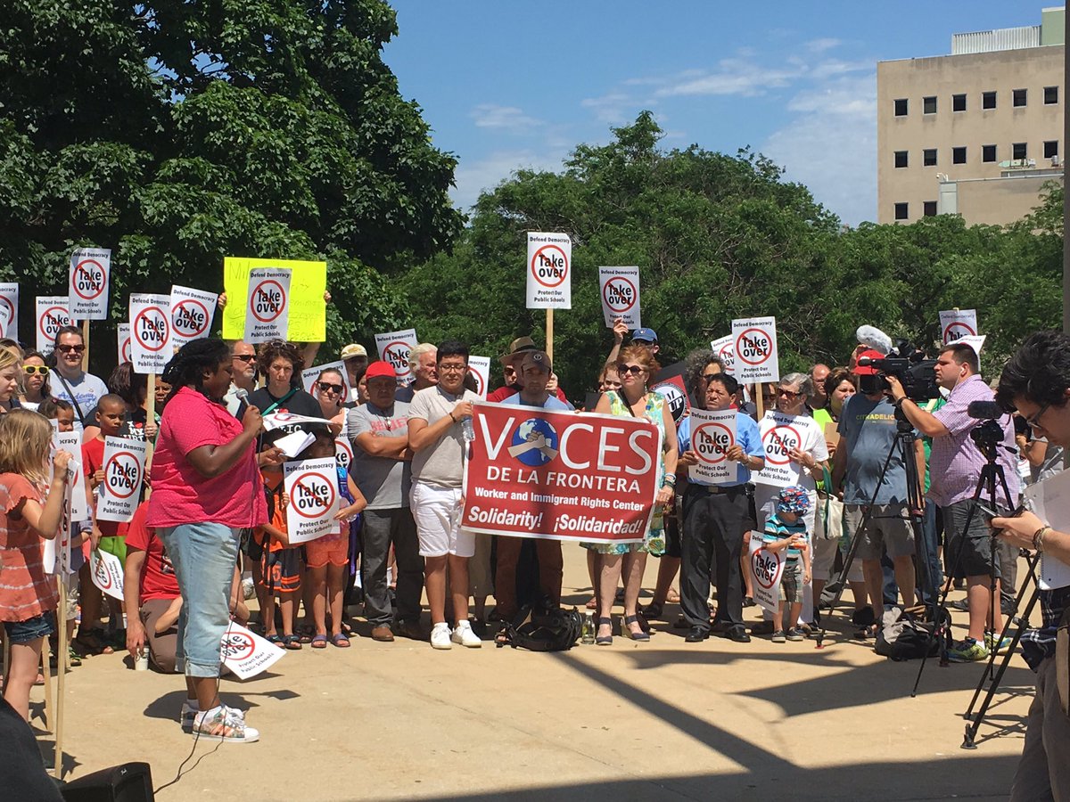 VDLF_Action's tweet photo. Presente to defend public education! Public schools aren't for sale in Milwaukee or Oaxaca! #NoMPStakeover https://t.co/VgoykEC6nm